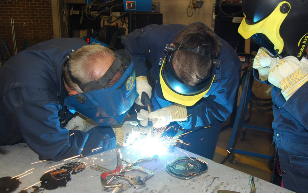 Un camp d’initiation au soudage pour les jeunes de 14-17 ans